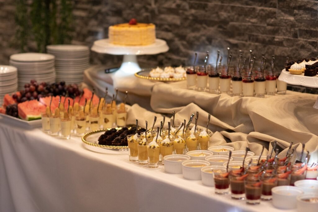 Mesón de postres de la banquetería