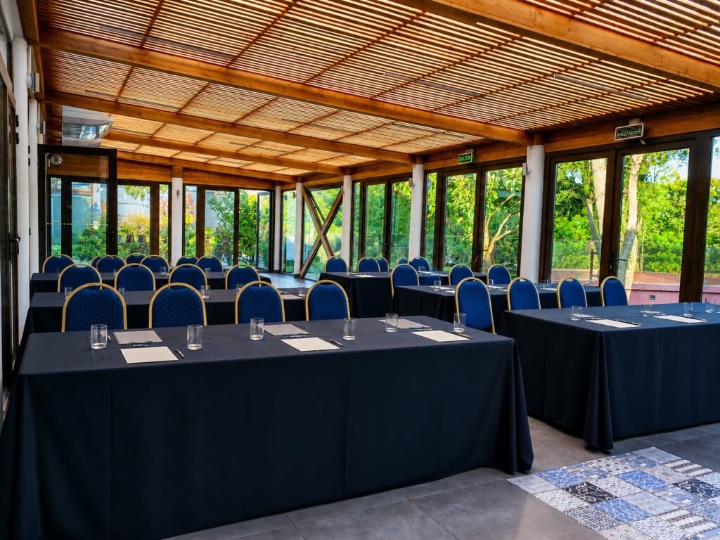 Salón montado para una convención