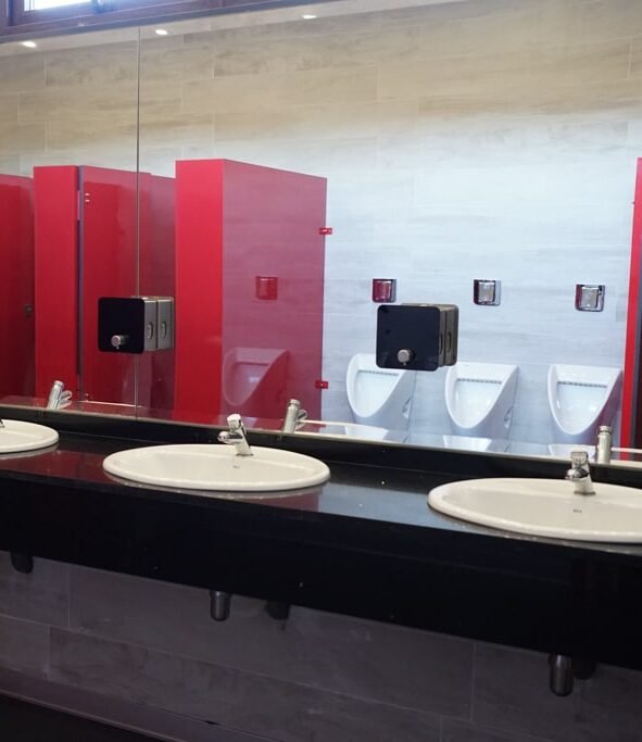 Baño de lujo con artefactos de alto estándar en Volcán Imperial